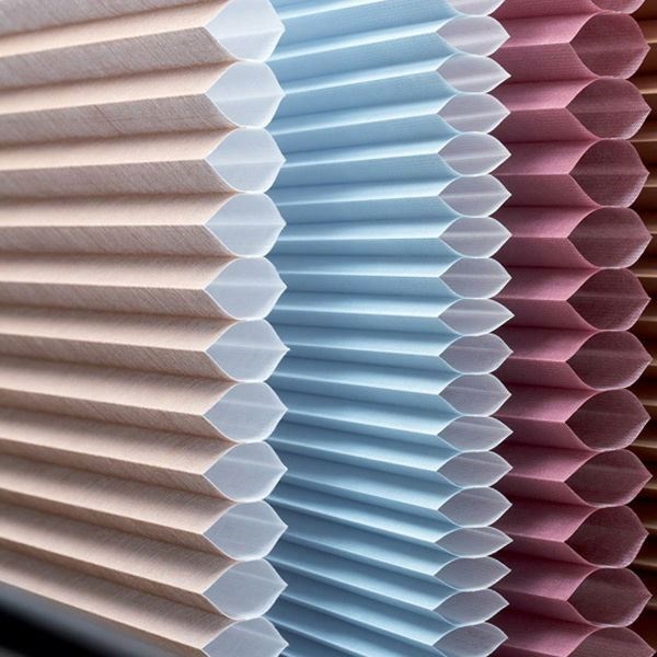 Electric honeycomb blind