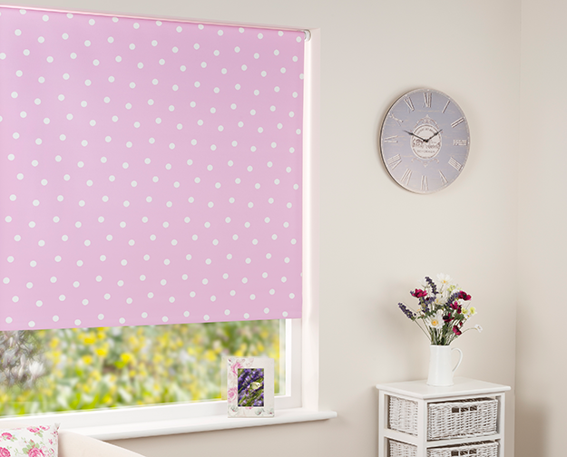 Patterned blackout roller blind